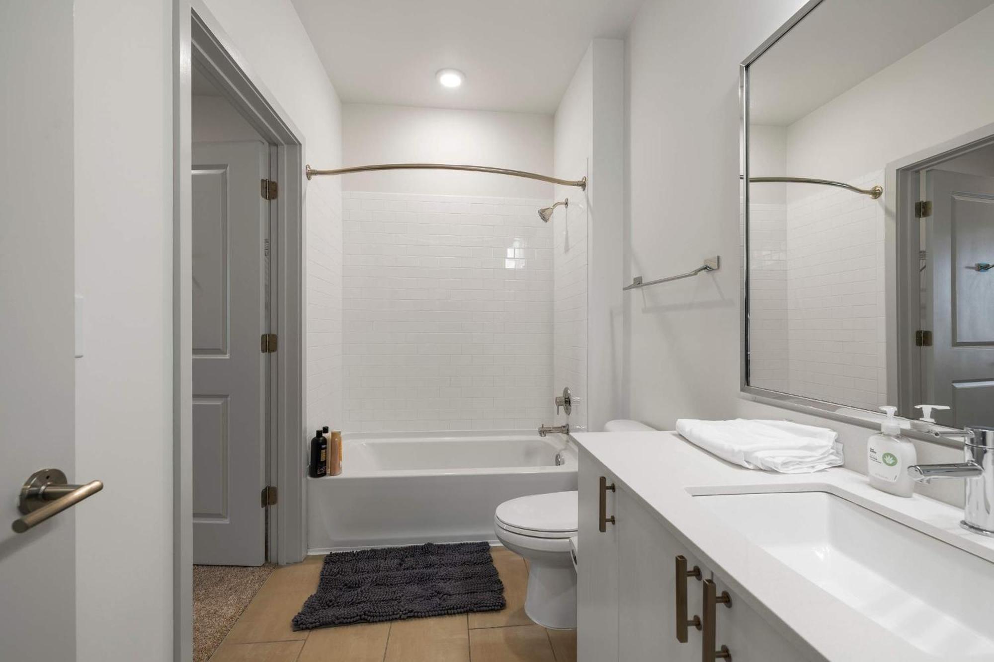 Modern Nulu 2br Cozysuites 08 Apartment *