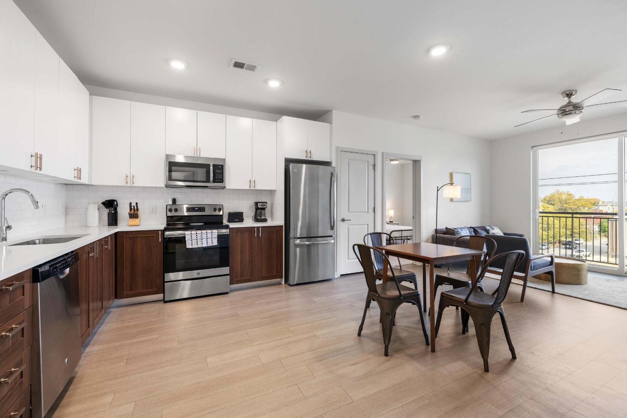 Apartment Modern Nulu 2br Cozysuites 08 Louisville