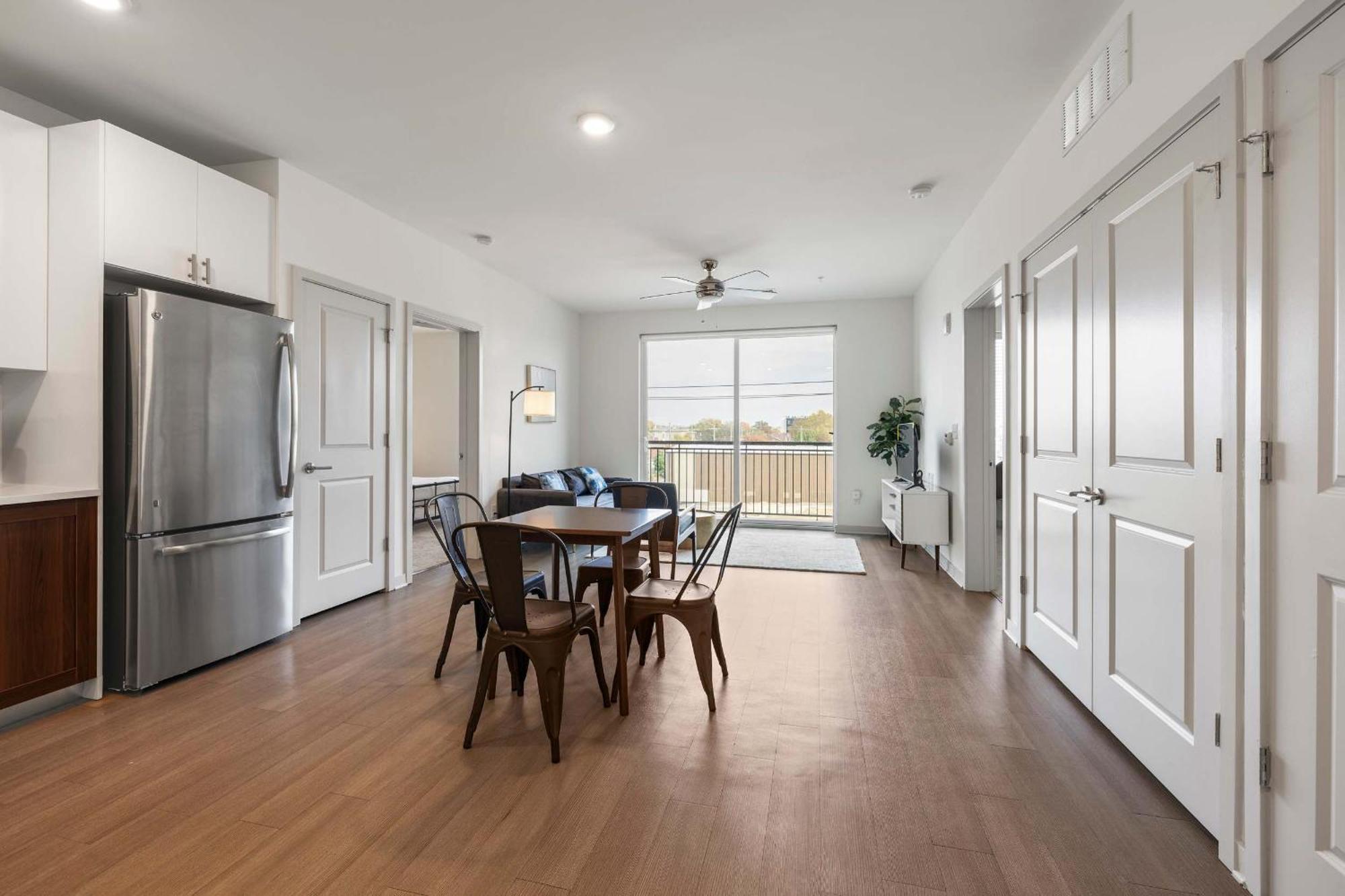 Apartment Modern Nulu 2br Cozysuites 08 Louisville